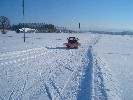 Loipenspurgerät Pistenbully im Einsatz